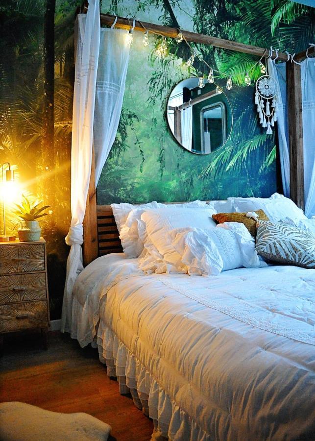 L'evasion Romantique En Amazonie, Spa, Ecran Cinema, Day Use, Lit Baldaquin *